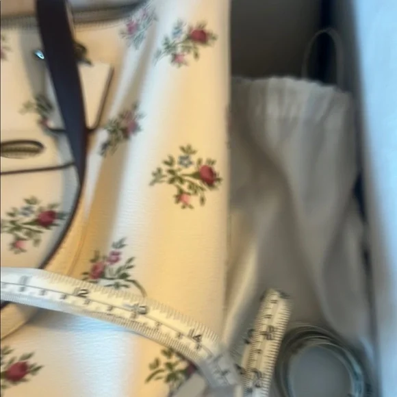 NWT Coach White Tote Bag with Floral Design - Picture 14 of 15
